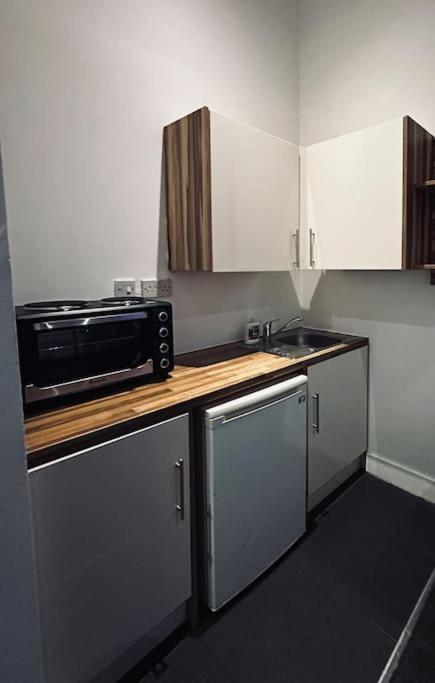 5 Star Luxury Studio Apartment, Big Smart Tv, Wifi, Liverpool City Centre, Easy Access Lock Box Entry! Екстер'єр фото