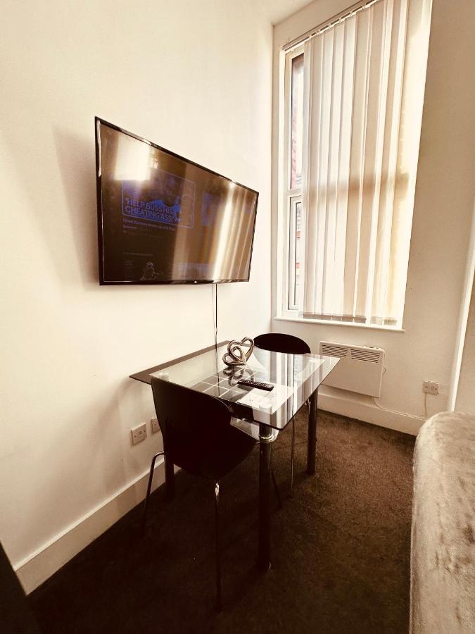 5 Star Luxury Studio Apartment, Big Smart Tv, Wifi, Liverpool City Centre, Easy Access Lock Box Entry! Екстер'єр фото